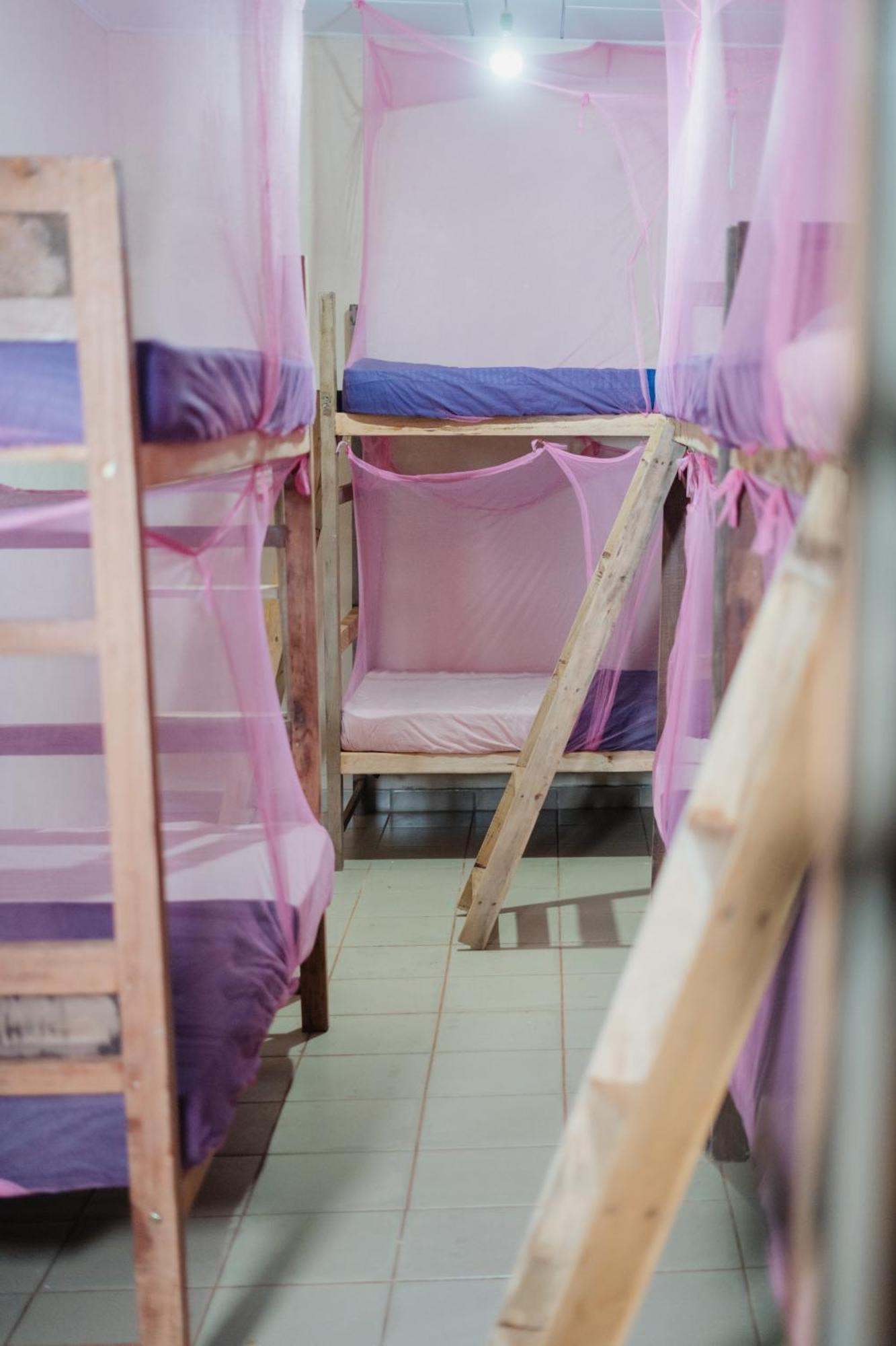 Hostel Singha Lounge อูนาวาตูนา ภายนอก รูปภาพ